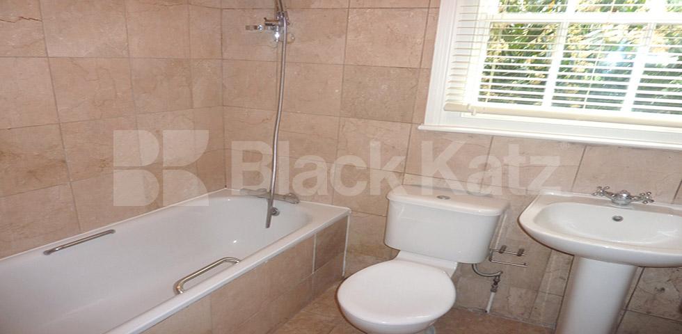 			NEW INSTRUCTION!, 3 Bedroom, 1 bath, 1 reception Flat			 Camden Street, CAMDEN